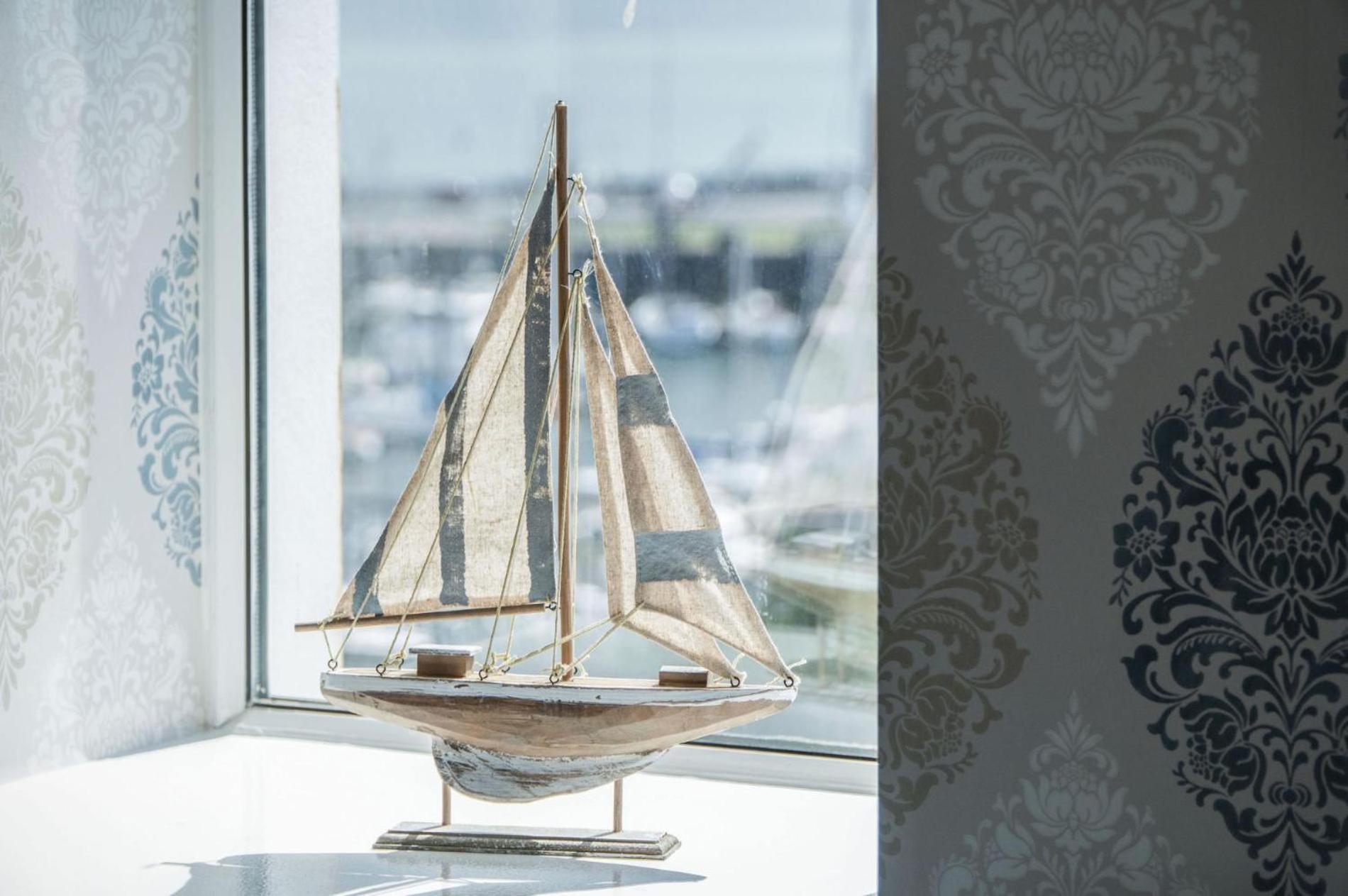 Harbour View - 2 Bedroom Apartment - Milford Haven Exteriör bild
