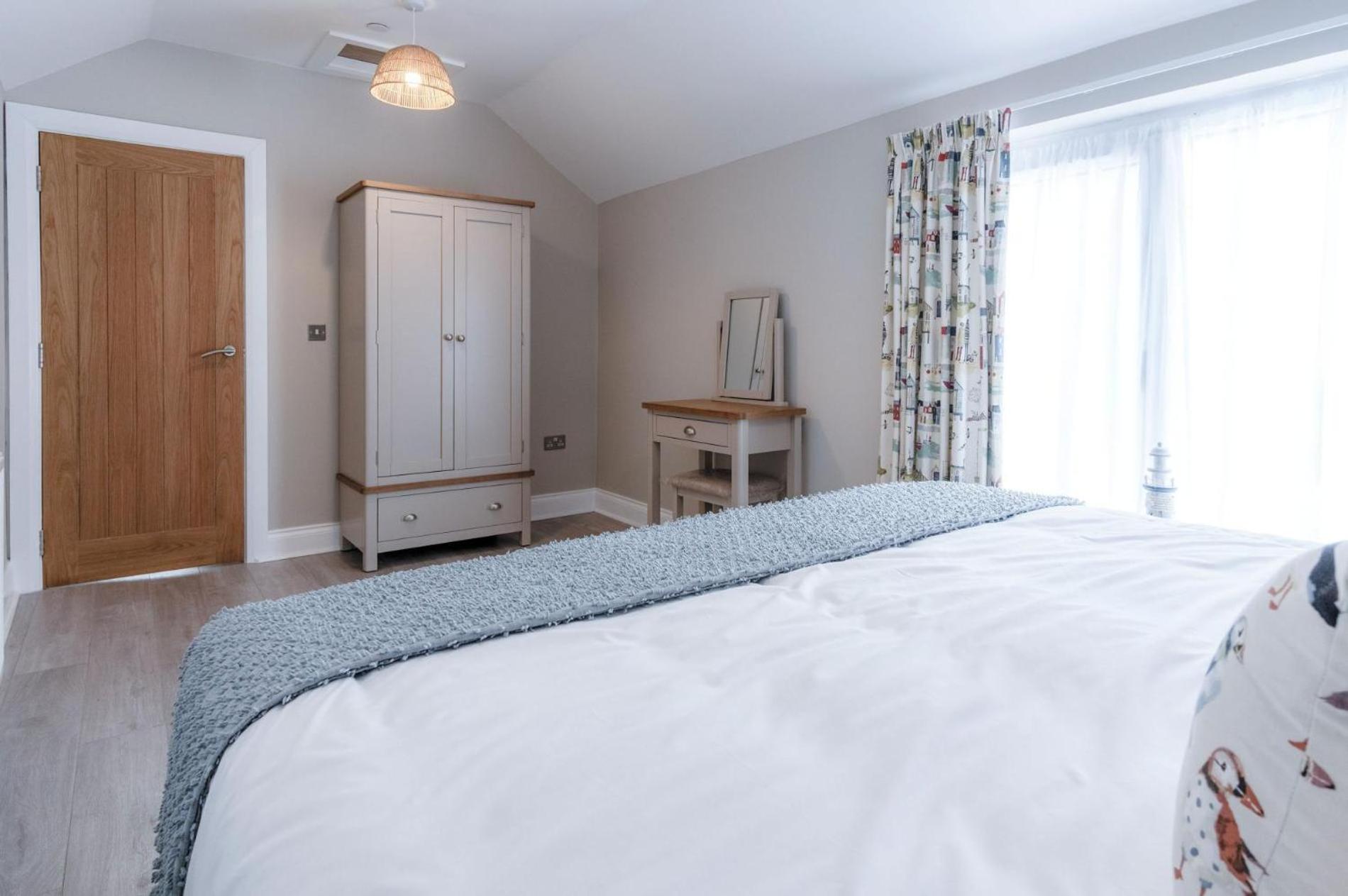 Harbour View - 2 Bedroom Apartment - Milford Haven Exteriör bild