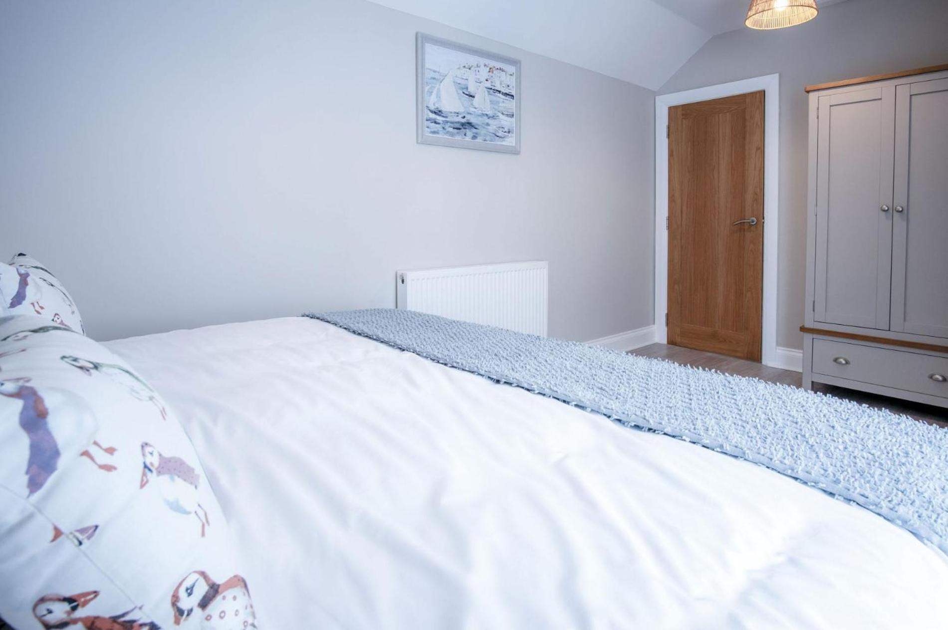 Harbour View - 2 Bedroom Apartment - Milford Haven Exteriör bild
