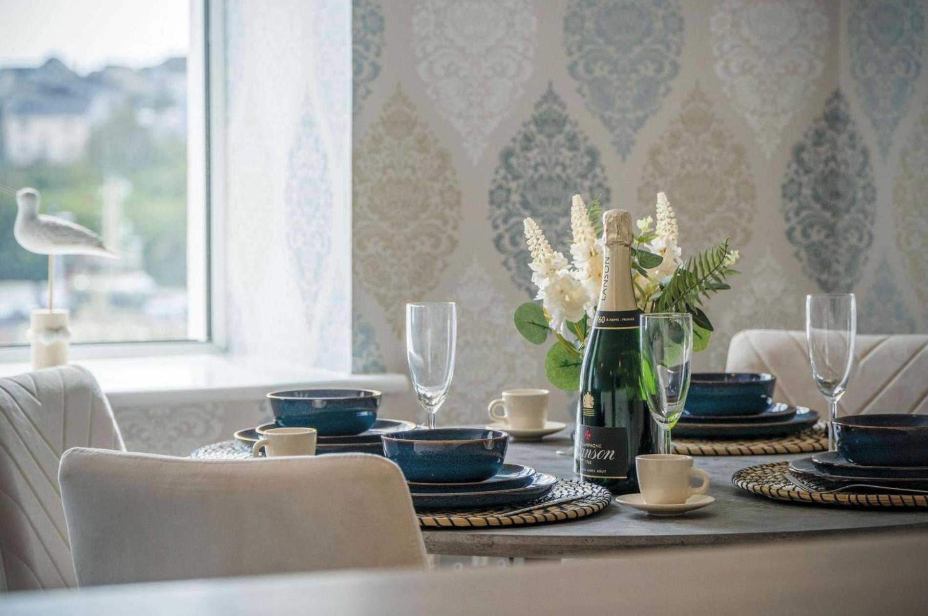 Harbour View - 2 Bedroom Apartment - Milford Haven Exteriör bild