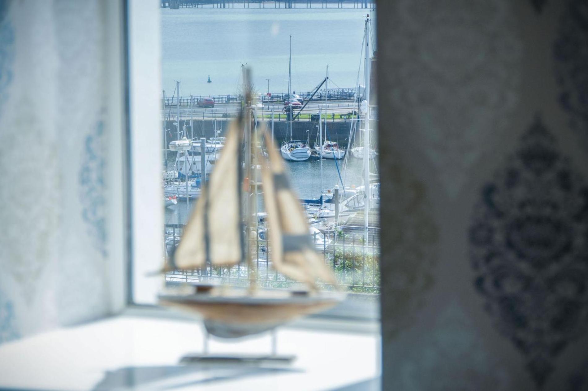 Harbour View - 2 Bedroom Apartment - Milford Haven Exteriör bild