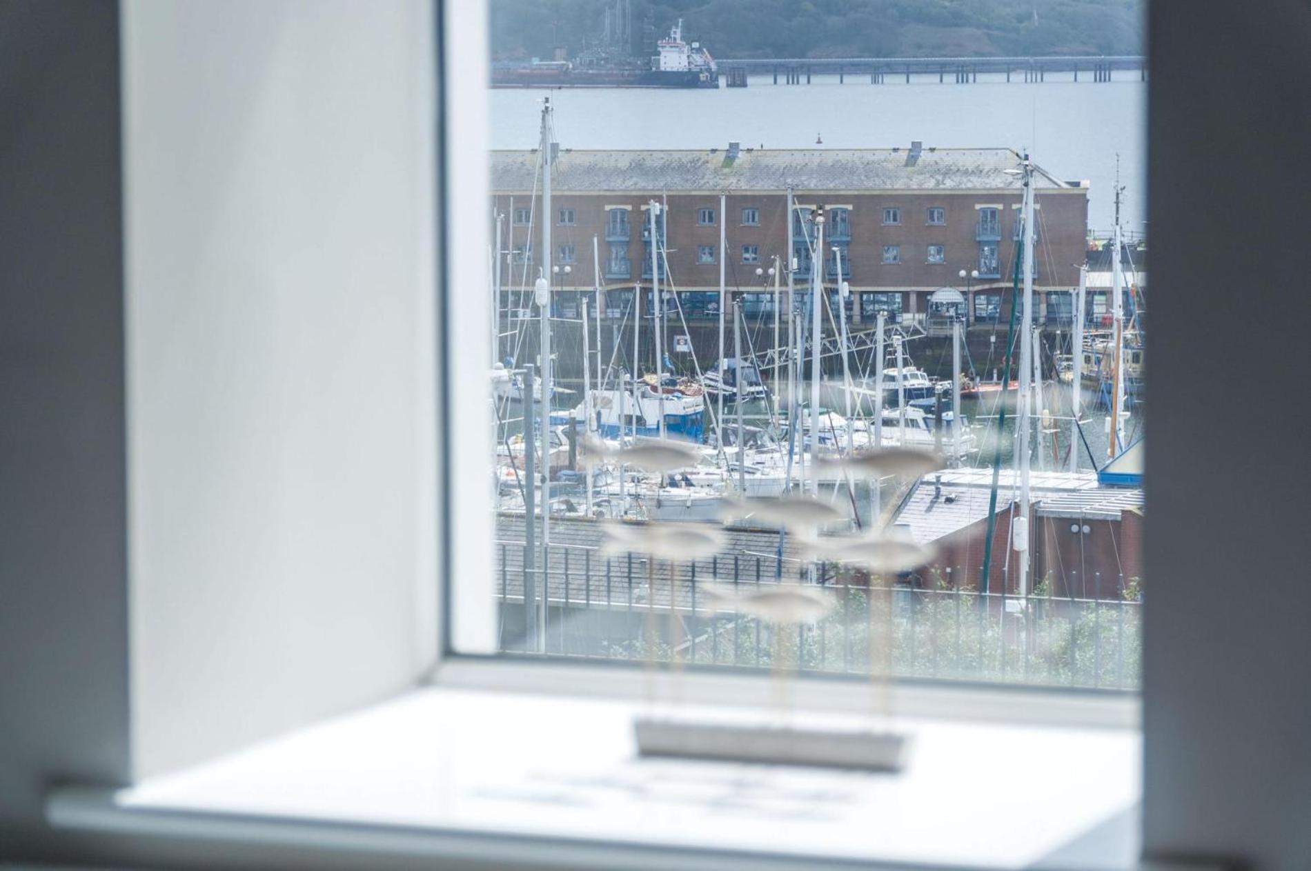Harbour View - 2 Bedroom Apartment - Milford Haven Exteriör bild