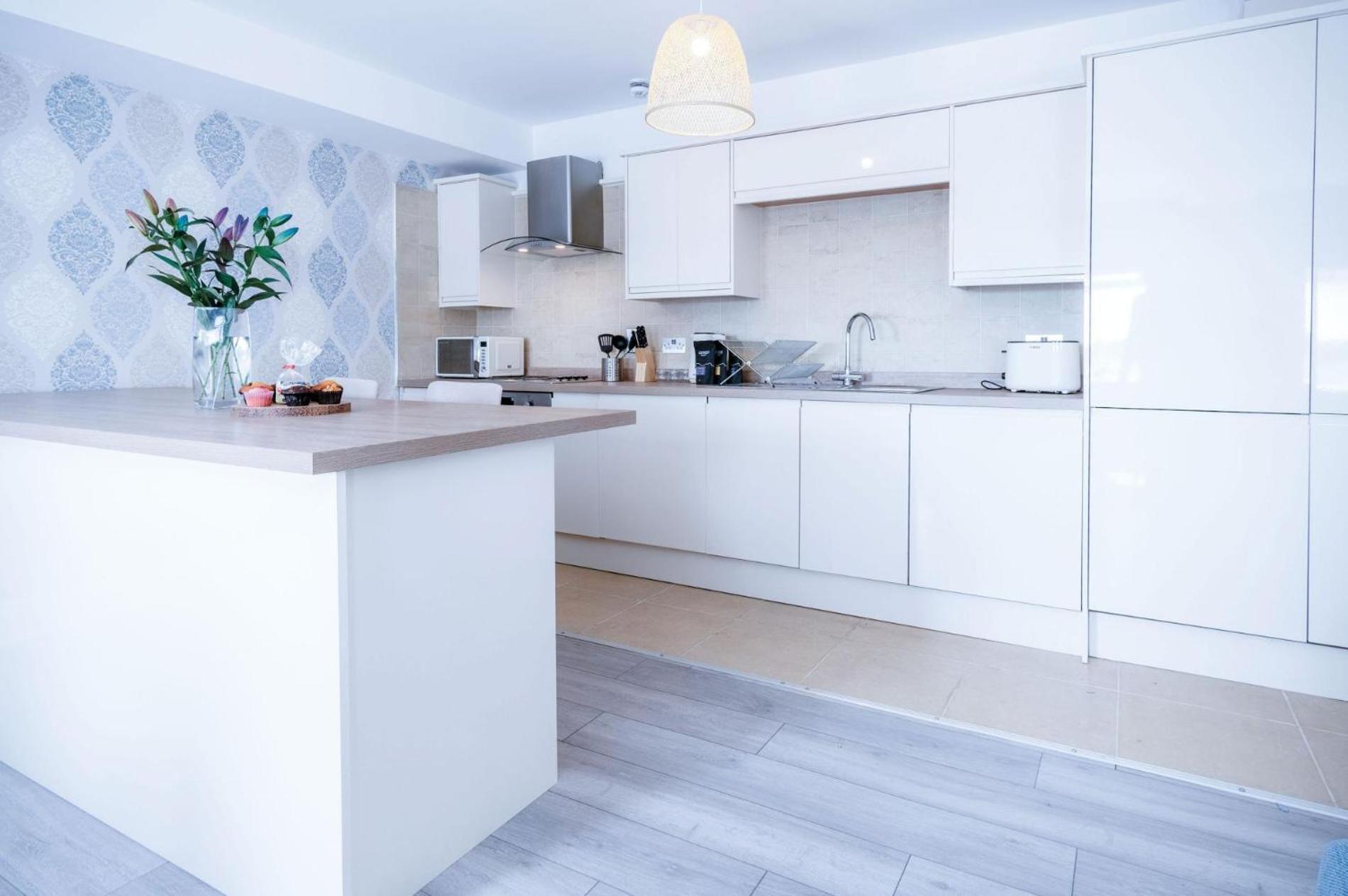 Harbour View - 2 Bedroom Apartment - Milford Haven Exteriör bild