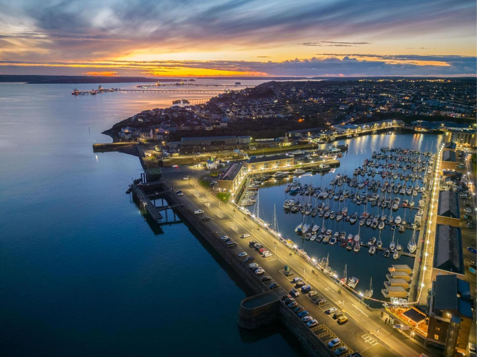 Harbour View - 2 Bedroom Apartment - Milford Haven Exteriör bild